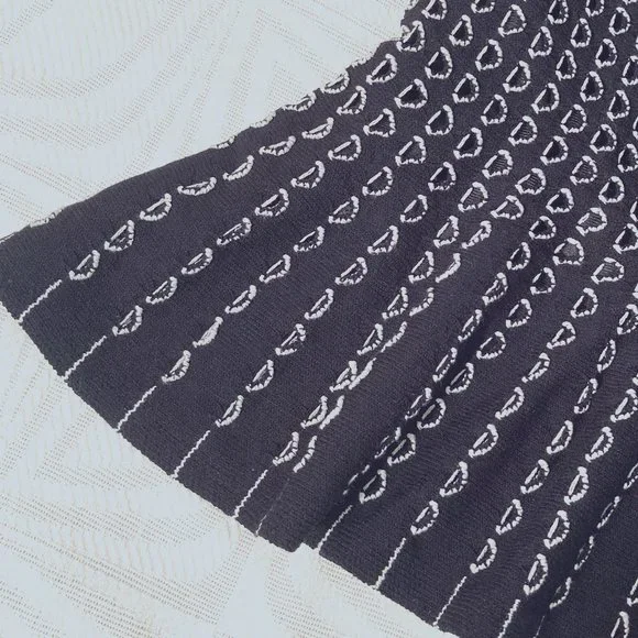 🔥HP🔥ANN TAYLOR BLACK & WHITE LINED,  PATTERNED SKIRTED SLEEVELESS TOP SZ, XXSP - Picture 4 of 8